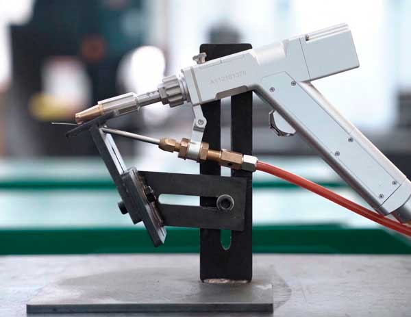 Máquina soldadora láser 3 en 1 para soldadura de precisión en procesos metalúrgicos